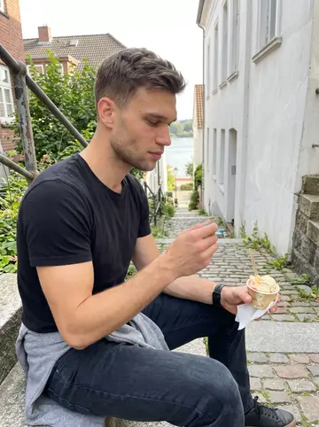 Tobias, AI character: TODO