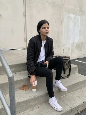 Rocío, AI character: concrete steps behind a modest funeral home in East L