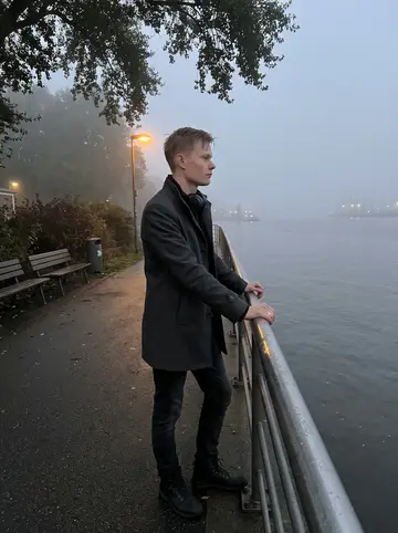 Ole, AI character: the Elbe riverside path in Hamburg just after 4 a